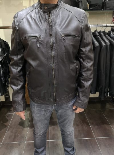 CHAQUETA DE PIEL MARRON.
