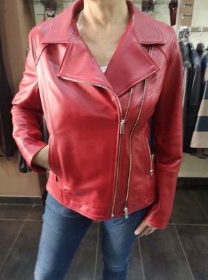 CAZADORA ROQUERA DE COLOR ROJO TALLA 46