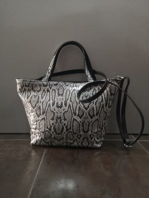 BOLSO CAPAZO COMBINADO CON NAPA Y PIEL GRABADA