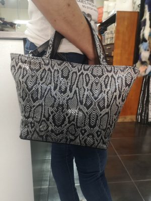 BOLSO CAPAZO COMBINADO CON NAPA Y PIEL GRABADA