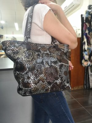 BOLSO CAPAZO COMBINADO CON NAPA Y PIEL GRABADA