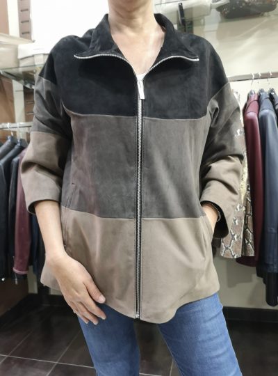 CHAQUETA DE ANTE DE LA TALLA 42.