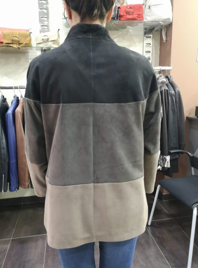 CHAQUETA DE ANTE DE LA TALLA 42.