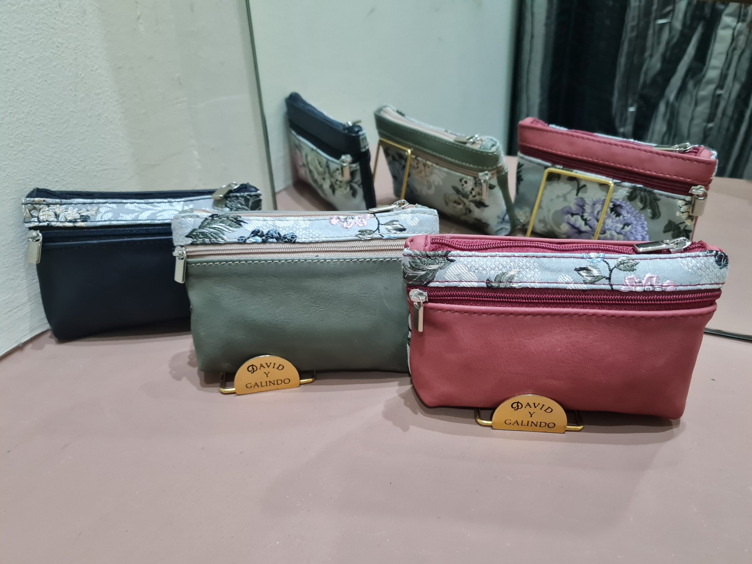 MONEDERO DE TELA FALLERA PIEL. - Sofía Canovas