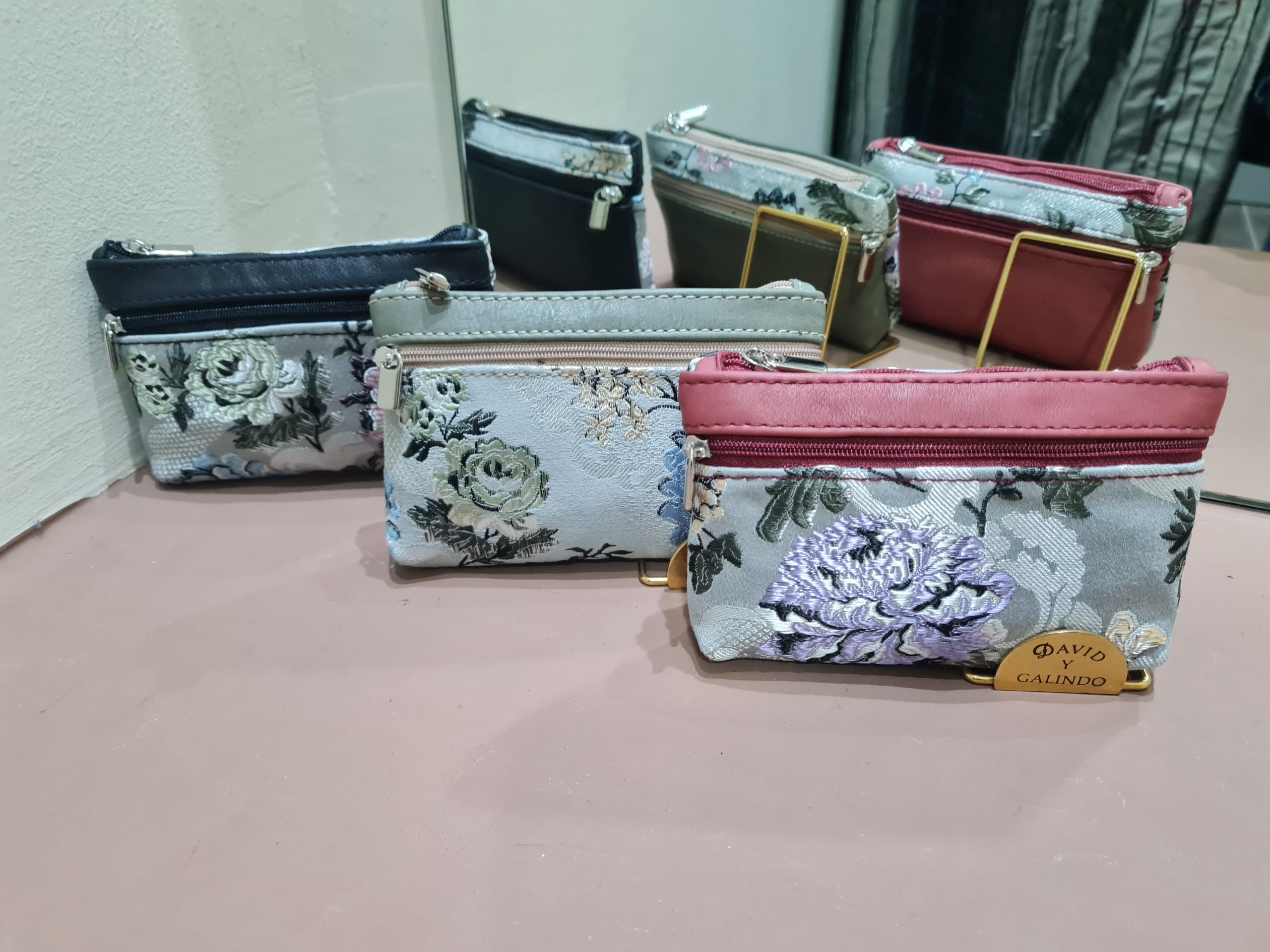 MONEDERO DE TELA FALLERA PIEL. - Sofía Canovas