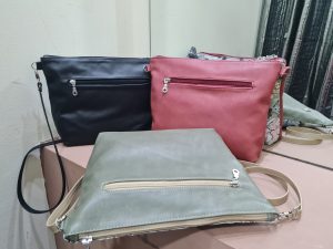 BOLSO BANDOLERA DE TELA FALLERA Y PIEL.