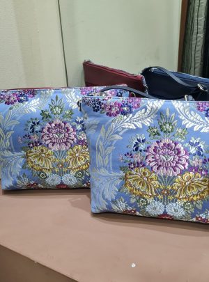 BOLSO BANDOLERA DE TELA FALLERA Y PIEL.