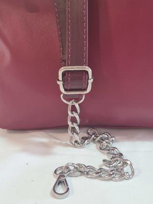 BOLSO DE PIEL CON CADENA